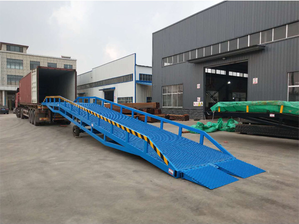 移动式登车桥.jpg
